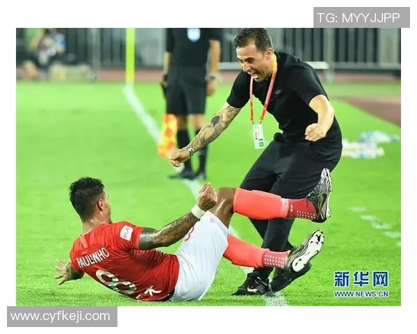 大连一方迎战广州富力争夺中超联赛关键三分之战